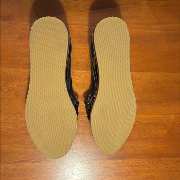 Nisolo women’s black leather Huarache Sandal - Picture 6 of 12